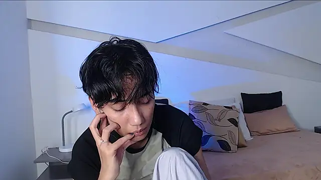 Snapshot of hot_little_bunny chatting on March 19, 2025, 9:27 pm hot little bunny online show from March 19, 2025, 9:27 pm