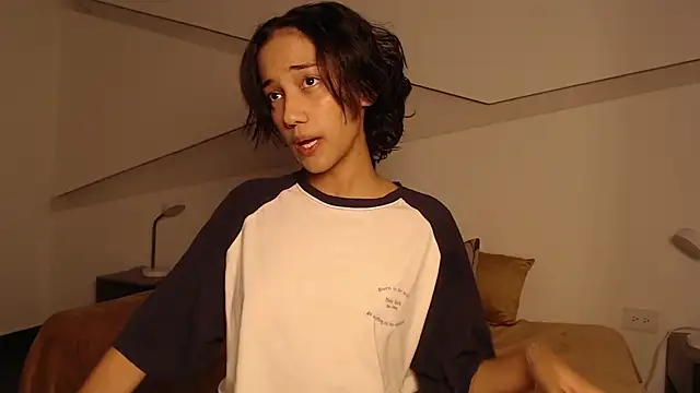 Snapshot of hot_little_bunny chatting on September 29, 2025, 8:35 pm hot little bunny online show from September 29, 2025, 8:35 pm