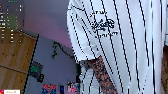 Snapshot of VickyJackson_ chatting on October 8, 2025, 4:59 pm VickyJackson online show from October 8, 2025, 4:59 pm