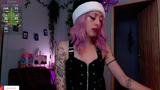 VickyJackson  online show from December 15, 2025, 8:02 pm