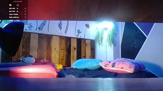 DaMikaela  online show from November 24, 2025, 7:02 pm