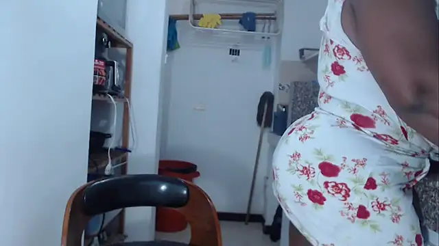 LiraRusso online show from October 5, 2025, 8:40 pm