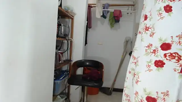 LiraRusso online show from November 30, 2025, 8:13 pm