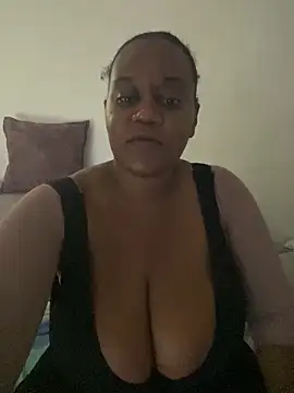 LiraRusso online show from December 18, 2025, 11:55 pm