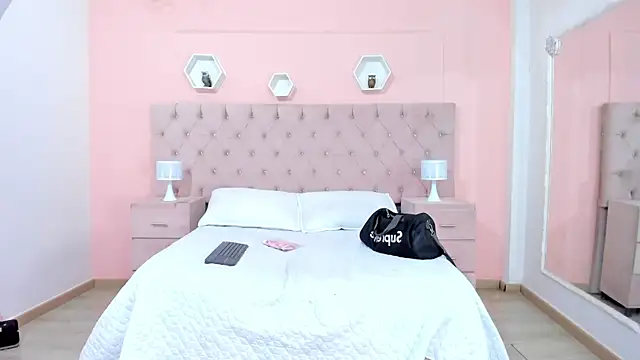 CinthiaCollins online show from February 3, 2025, 2:34 pm