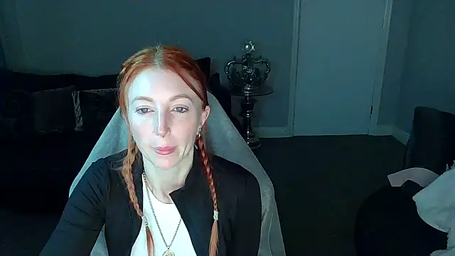 Red firesquirt online show from February 5, 2025, 11:28 pm