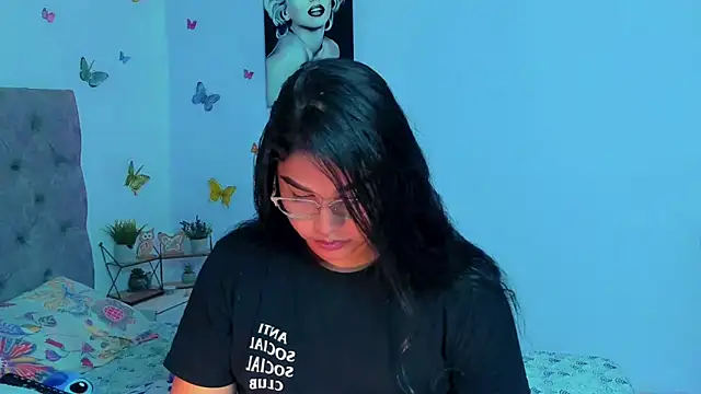 Snapshot of mabellfox chatting on December 10, 2024, 4:06 pm mabellfox online show from December 10, 2024, 4:06 pm