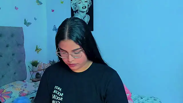 Snapshot of mabellfox chatting on December 10, 2024, 7:11 pm mabellfox online show from December 10, 2024, 7:11 pm