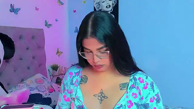 Snapshot of mabellfox chatting on December 13, 2024, 4:05 pm mabellfox online show from December 13, 2024, 4:05 pm