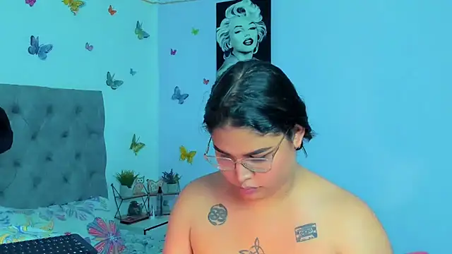 Snapshot of mabellfox chatting on December 15, 2024, 9:42 pm mabellfox online show from December 15, 2024, 9:42 pm