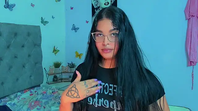 Snapshot of mabellfox chatting on December 30, 2024, 5:15 am mabellfox online show from December 30, 2024, 5:15 am