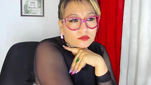 Victoria Caruso online show from December 18, 2024, 1:26 am