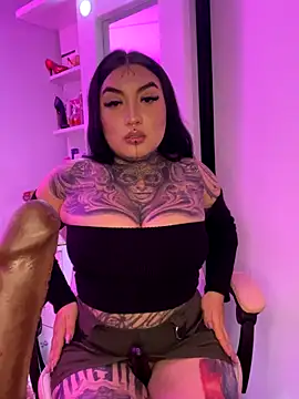 CloeeBeckam online show from October 8, 2025, 6:11 am