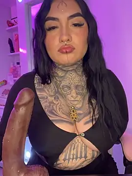 CloeeBeckam online show from November 12, 2025, 8:04 am