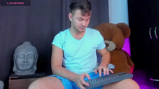 Snapshot of JacoLive chatting on October 4, 2025, 11:03 pm JacoLive online show from October 4, 2025, 11:03 pm