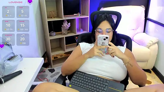 Snapshot of CelesteBrucee chatting on January 14, 2025, 11:58 pm CelesteBrucee online show from January 14, 2025, 11:58 pm