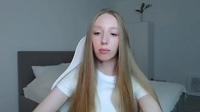 Luna insniity online show from December 13, 2025, 10:04 pm