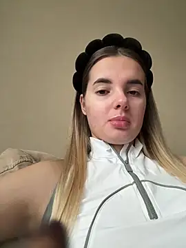 Donna Evans online show from October 30, 2025, 2:24 am