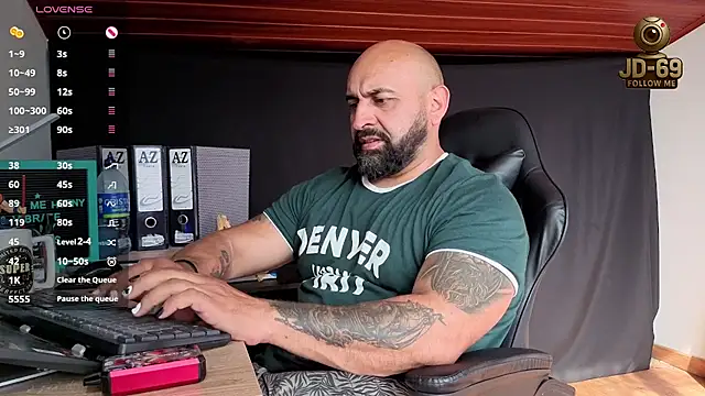 Snapshot of JD-69 chatting on November 8, 2025, 8:18 pm JD-69 online show from November 8, 2025, 8:18 pm