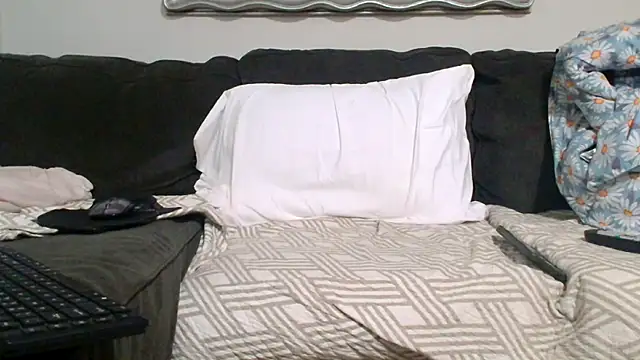 Badcuzwefun187 online show from April 30, 2026, 5:52 pm