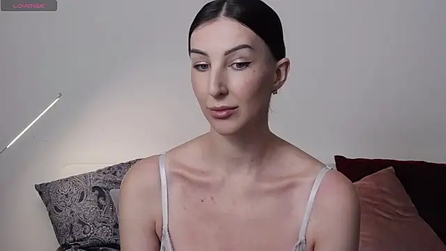 -Allure- online show from November 11, 2025, 8:20 pm