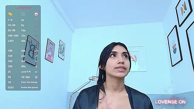 littlee emilyy  online show from December 5, 2024, 10:12 pm