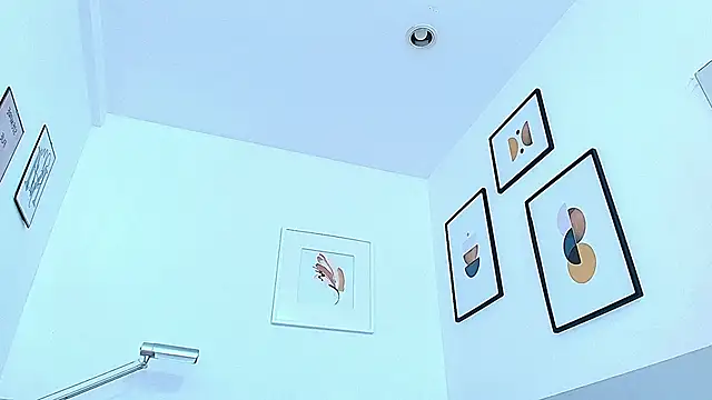 littlee emilyy  online show from December 22, 2024, 3:44 pm