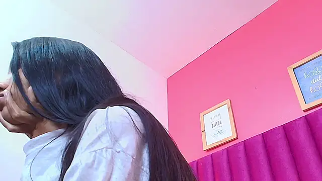 littlee emilyy  online show from January 28, 2025, 8:57 am