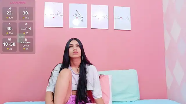 littlee emilyy  online show from October 4, 2025, 12:30 am