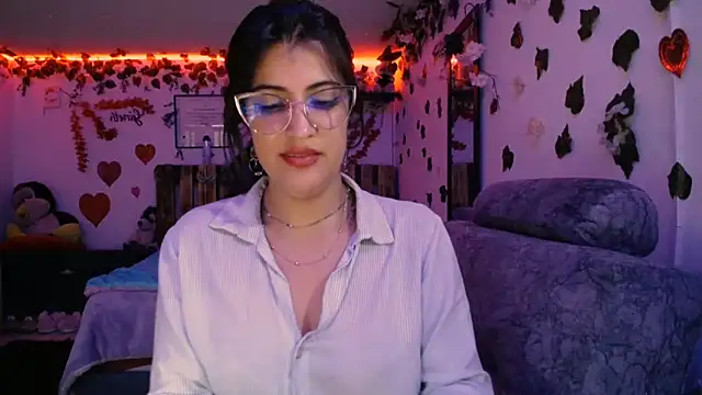 azahar  ziiz online show from March 3, 2025, 8:43 pm