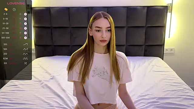 Snapshot of NotElis chatting on March 10, 2025, 4:03 pm NotElis online show from March 10, 2025, 4:03 pm