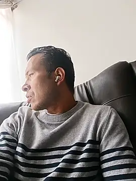 cachorro0527 online show from May 25, 2026, 2:45 pm