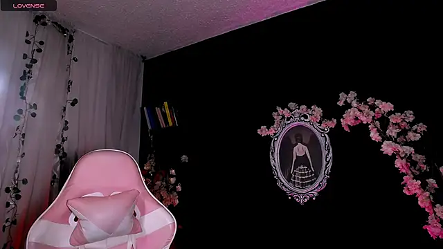 kitty roxy online show from March 20, 2026, 6:40 am