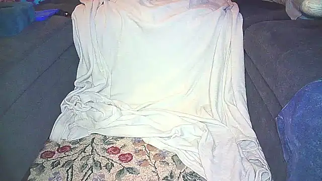 Snapshot of G__u__y chatting on November 30, 2025, 5:06 pm G u y online show from November 30, 2025, 5:06 pm