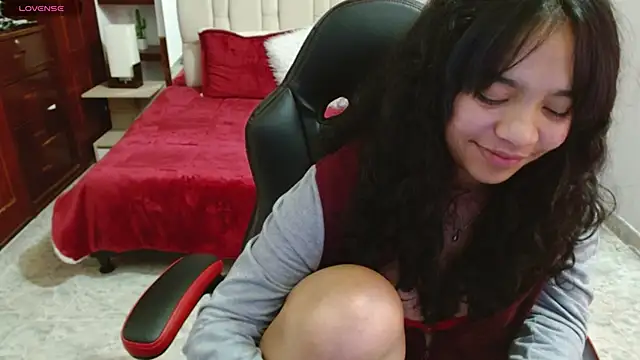 laureentt  online show from February 20, 2025, 9:22 am