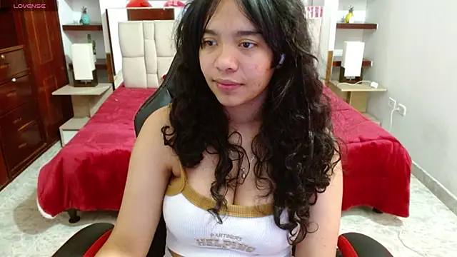 laureentt  online show from February 28, 2025, 3:26 am