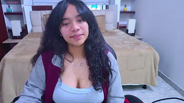 laureentt  online show from September 27, 2025, 3:11 am