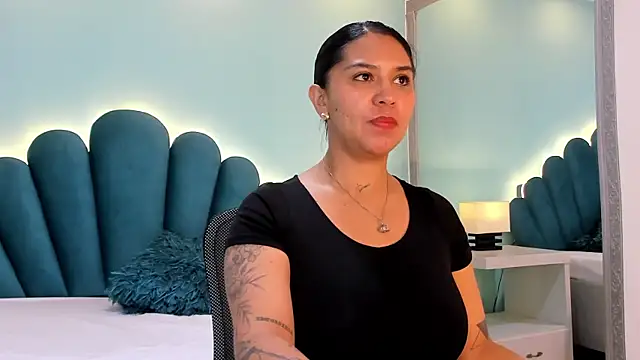 Snapshot of sharlott18 chatting on October 22, 2025, 1:22 pm sharlott18 online show from October 22, 2025, 1:22 pm