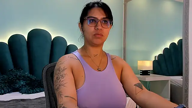 Snapshot of sharlott18 chatting on October 29, 2025, 12:18 pm sharlott18 online show from October 29, 2025, 12:18 pm