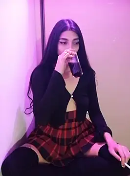 Snapshot of Felicia_smok3 chatting on December 5, 2024, 4:20 am Felicia smok3 online show from December 5, 2024, 4:20 am