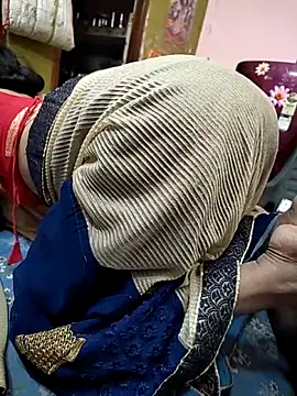 COUPLLE VILLAGE online show from February 2, 2026, 7:45 pm