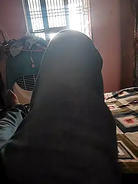 COUPLLE VILLAGE online show from April 24, 2026, 4:04 am