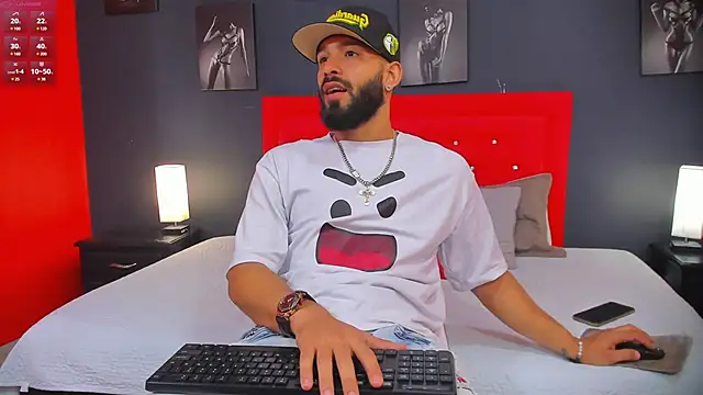 Snapshot of Thiagogomez chatting on December 3, 2024, 12:27 pm Thiagogomez online show from December 3, 2024, 12:27 pm