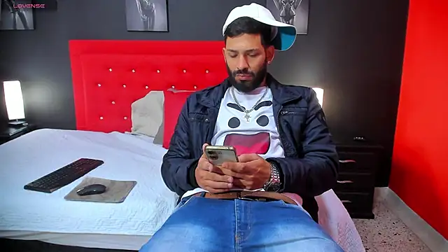 Snapshot of Thiagogomez chatting on January 4, 2025, 12:49 pm Thiagogomez online show from January 4, 2025, 12:49 pm