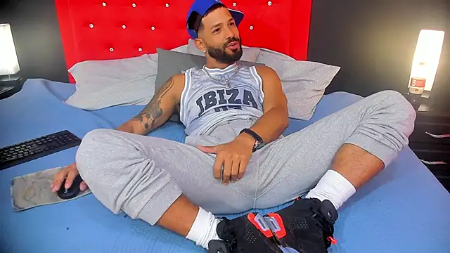 Snapshot of Thiagogomez chatting on February 20, 2025, 3:41 pm Thiagogomez online show from February 20, 2025, 3:41 pm