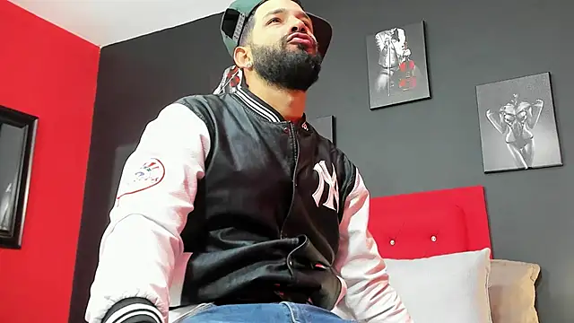 Snapshot of Thiagogomez chatting on March 12, 2025, 12:26 pm Thiagogomez online show from March 12, 2025, 12:26 pm