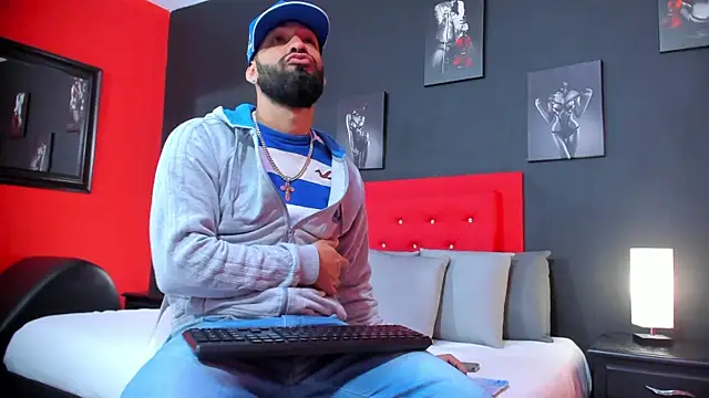 Snapshot of Thiagogomez chatting on September 12, 2025, 12:27 pm Thiagogomez online show from September 12, 2025, 12:27 pm