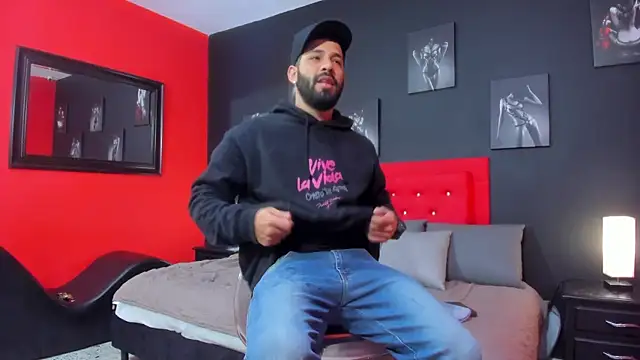 Snapshot of Thiagogomez chatting on October 14, 2025, 12:28 pm Thiagogomez online show from October 14, 2025, 12:28 pm