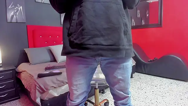 Snapshot of Thiagogomez chatting on October 18, 2025, 12:39 pm Thiagogomez online show from October 18, 2025, 12:39 pm