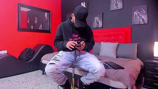 Snapshot of Thiagogomez chatting on October 25, 2025, 12:34 pm Thiagogomez online show from October 25, 2025, 12:34 pm